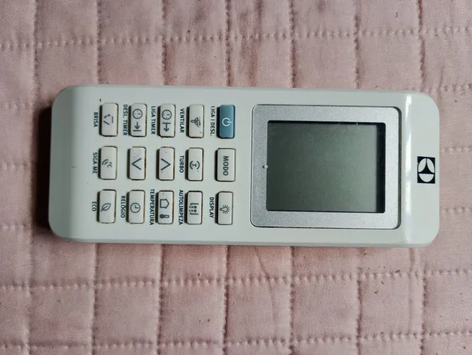 V/controle ? de ar-condicionado Electrolux split original por 50 reais para vir retirar