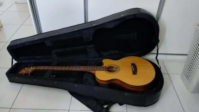 Baixolão Cort + Semi Case Baixolão Rockbag