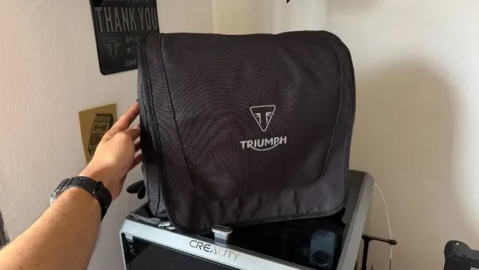 Triumph 10L Professional Messenger Shoulder Sling Bag - MLUA24014