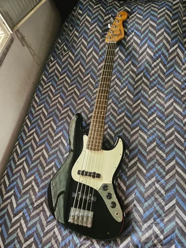 Baixo squier affinity by fender 5c