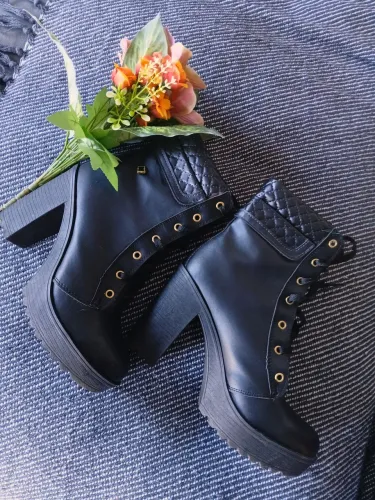 Bota Preta salto alto 10CM