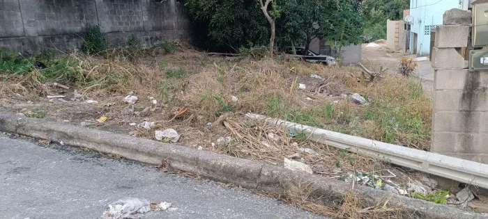 Vendo lote de esquina 11x14 no planalto Linhares contato *4