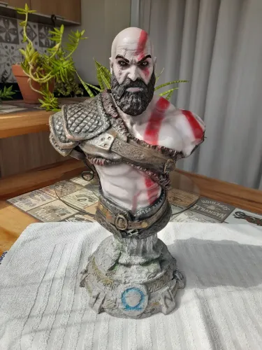 Action figure Kratos (God of War)