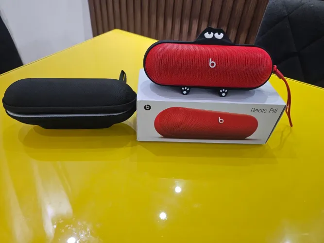 CAIXA BLUETOOTH BEATS PILL COMPLETA COM CAPA RIGIDA E DE SILICONE 