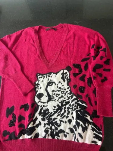 Blusa de lã, marca ANIMALE,, desenho e detalhes em brilho, NOVA, moderna e sofisticada