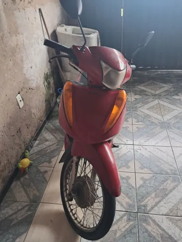 Vendo moto biz, pronta pra passar pro nome!