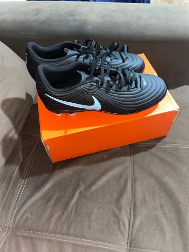 Chuteira de Campo Nike Maestro Club