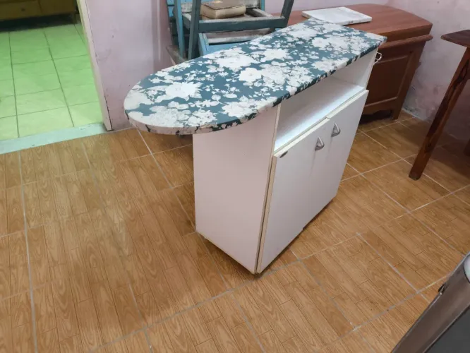Armário com passador de roupas