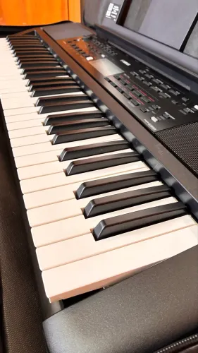 Teclado Yamaha PSR E383 NOVÍSSIMO 