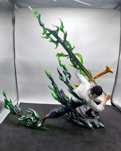 Dracule Mihawk 35cm - One Piece Figure Colecionável
