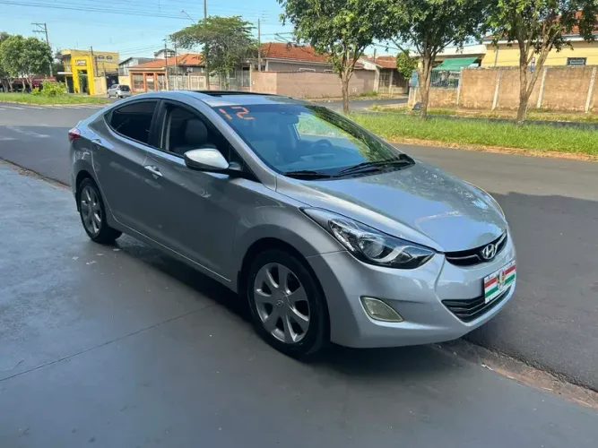 Hyundai Elantra GLS 1.8 16V Aut. 2012