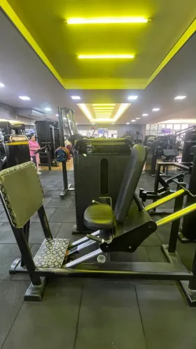 Máquina Academia Leg Horizontal (Cybergym)