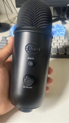 Microfone blue yeticaster Logitech 