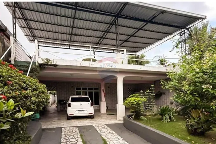Casa à venda, Petrópolis, 4 Dormitórios e 497m² de Terreno, Manaus - AM.