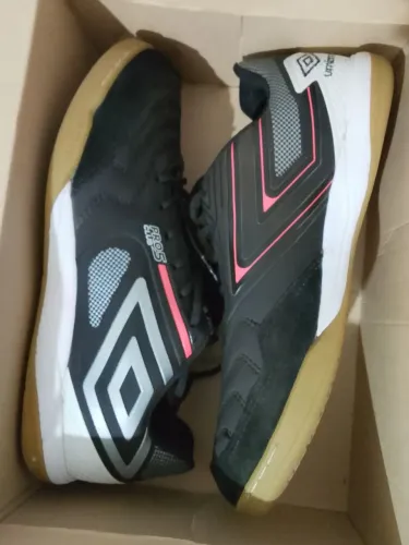 Chuteira Umbro Pro 5 Bump Club Futsal Tamanho 42 Seminova c/ Caixa<br>