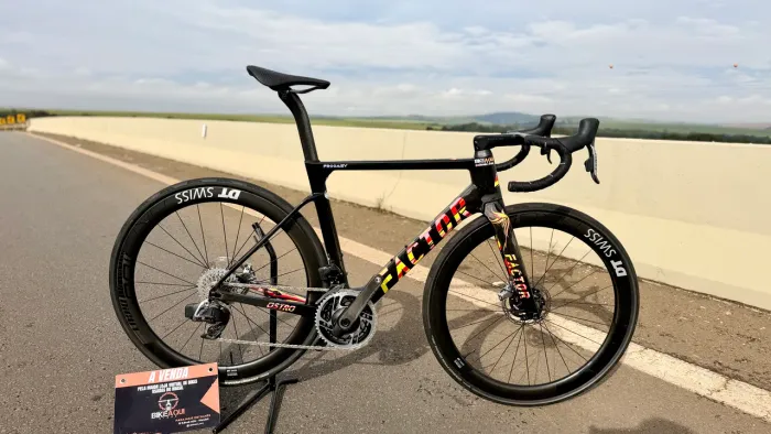 Factor Ostro Disc Carbon Edição especial Vam Froomey 