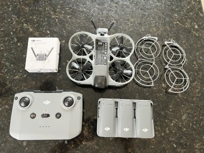 Drone DJI Neo Fly More Combo + Acessórios - Pouco Uso