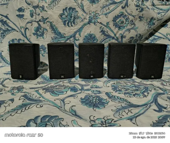 5 Caixas JBL para home teather