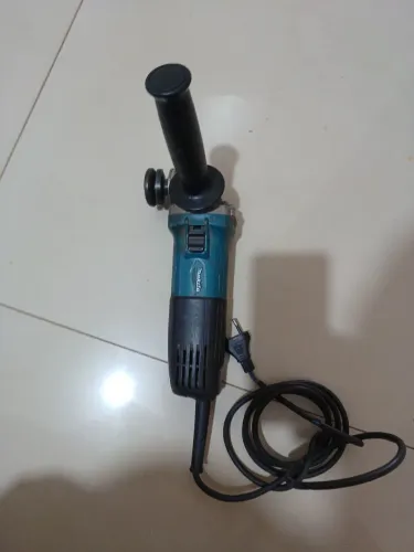 Esmeriladeira makita M9507
