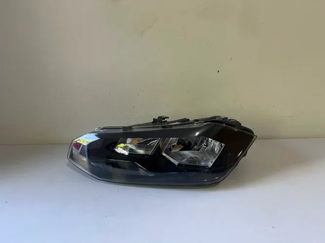 Farol esquerdo Polo / Virtus ano 2017/2018/2019/2020/2021