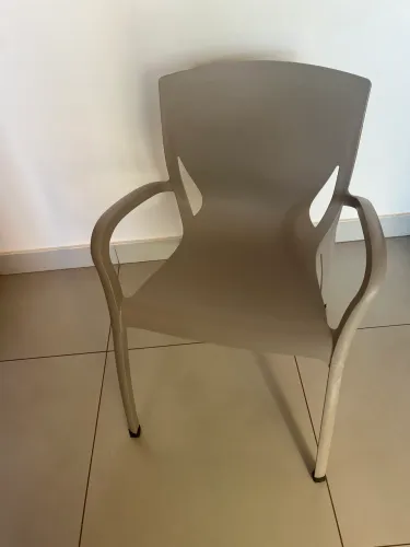 Cadeiras polipropileno e fibra de vidro
