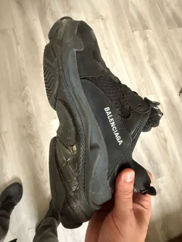 Tênis balenciaga Triple S 