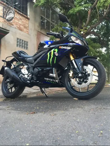 Yamaha R3 Monster 
