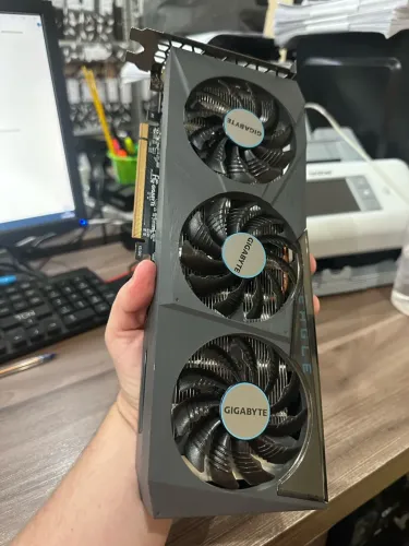 Rx 6600 EAGLE 8G (Tripol fan)