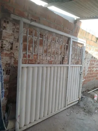 Portão de corre em perfeito estado !
