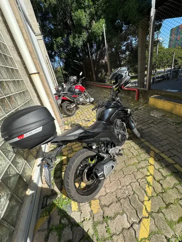 FZ25 preta , pintura diferenciada