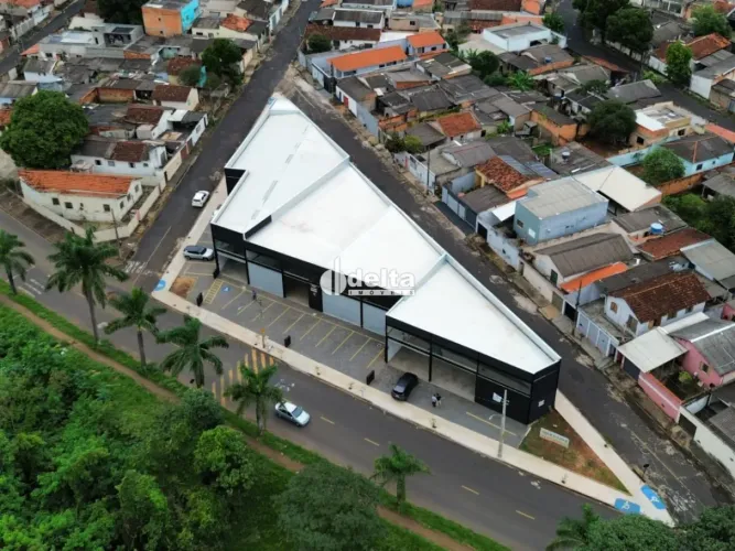 Galpão comercial disponível para locação e Venda no bairro Luizote de Freitas em Uberlândi