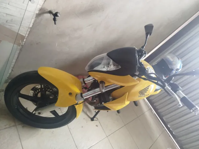 Moto CB 300