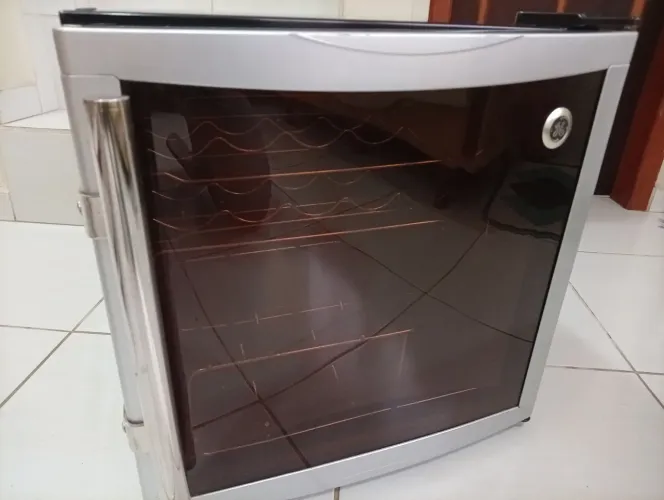 Adega Ge climatizada 16 garrafas