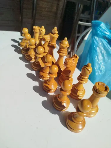 Jogo de xadrez , todas as peças em madeira completa.
