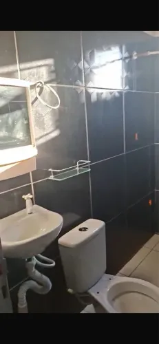 Alugo quarto em casa no centro