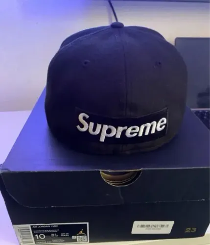 Boné Supreme New Era Reverse, 7 1/4