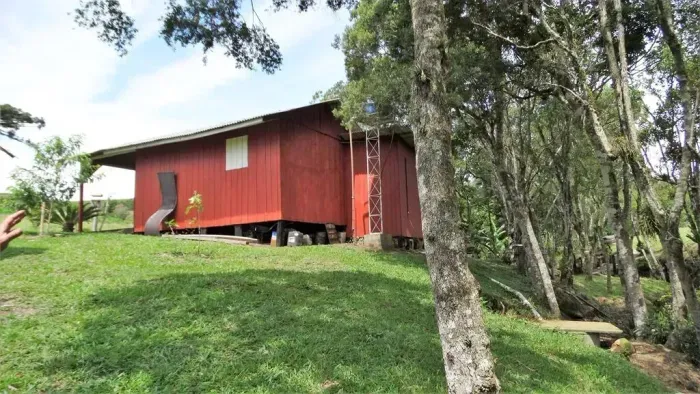 Sítio 30.000 m² com pequena Casa rústica e cachoeira: