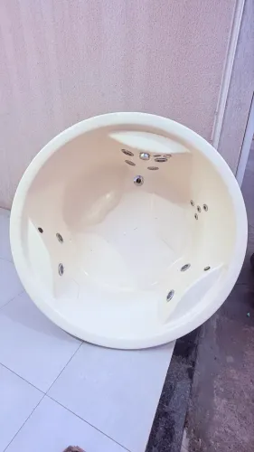 Banheira de hidromassagem para 3 pessoas