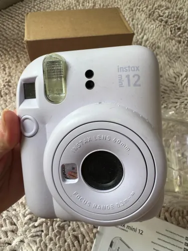 Câmera instantânea Fujifilm Instax Kit Mini 12 + 10 fotos lilás 1/8 instax