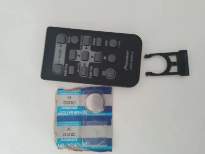 Controle pioneer com pilha nova