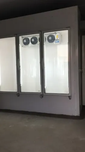 Câmara fria 5 portas de vidro 2.40x4.00 2.50 de altura top para distribuidora