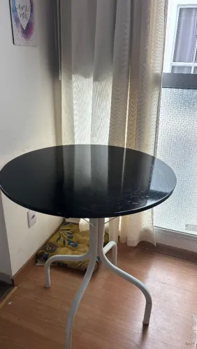 Mesa de Granito Preta com 2 cadeiras