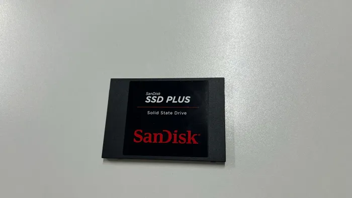 SSD SanDisk Plus 1TB SATA III - Apenas 2 Meses de Uso
