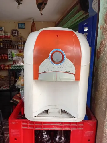 Gela água 