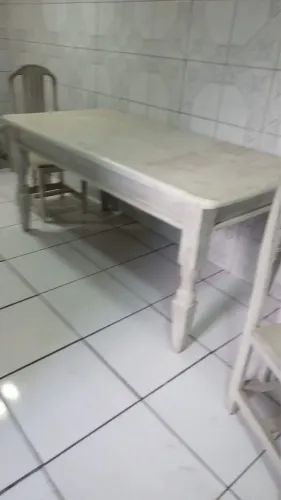 Mesa de madeira de gravata e 6 cadeiras