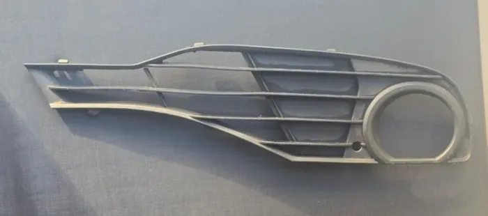 Moldura / grade farol de neblina / milha / farolete Bmw 320 328 - Lado motorista