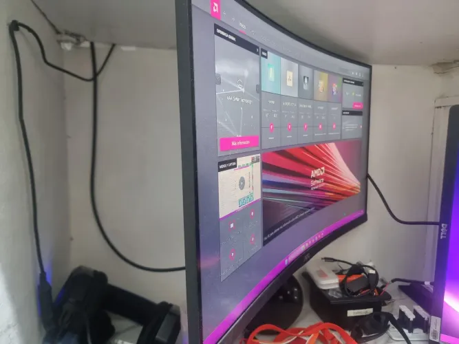 Monitor Aoc Legend 27 Curvo, Fhd, 0.5ms, 240hz, Va, Freesync