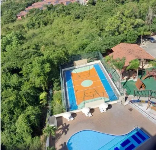 Apartamento de três quartos com suíte