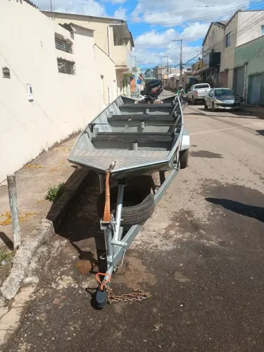BARCO DE ALUMÍNIO DE 05 metros.. *