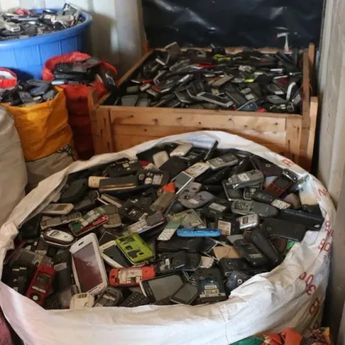 Sucatas de celulares usados e velhos por kg - leia a descrição para não ficar falando só